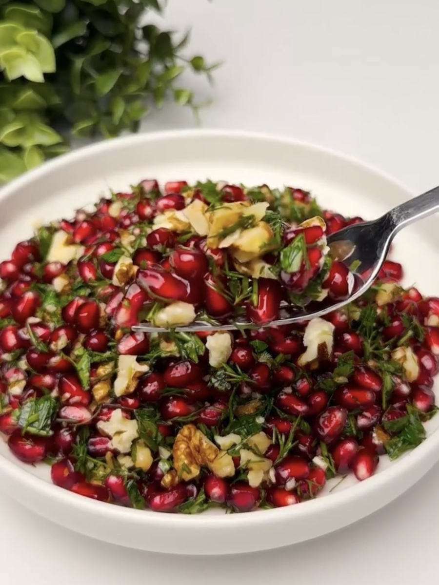 🥗 Салат с гранатом — яркий, свежий и невероятно вкусный