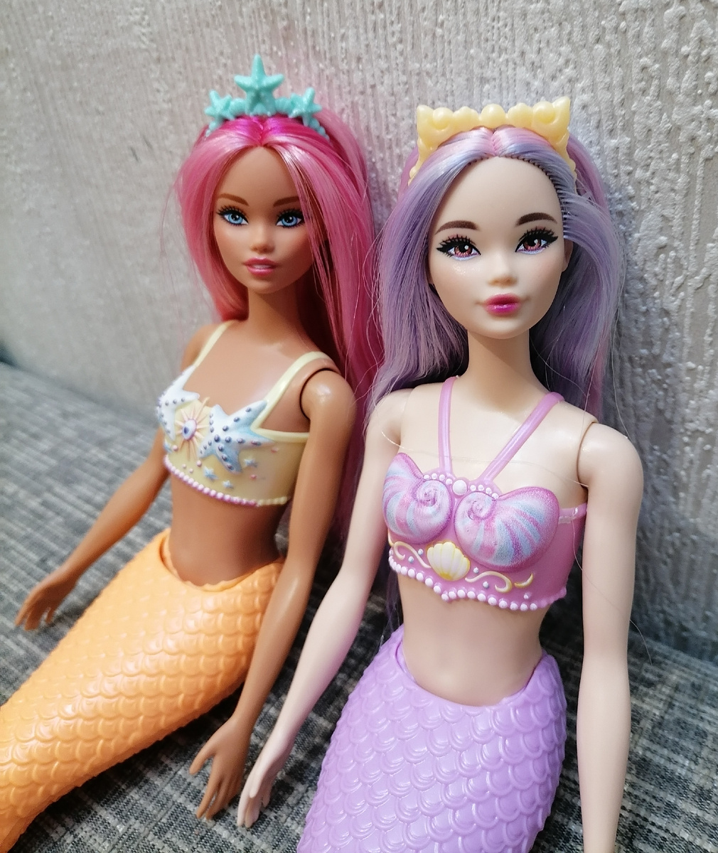 Приехали почти одновременно, но сиреневая уже обзавелась новым телом