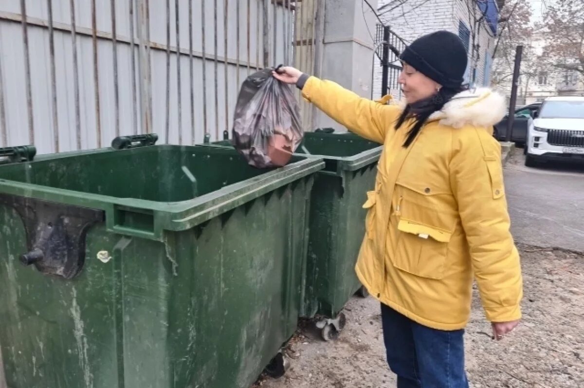    К сожалению, далеко не все ростовчане доносят отходы до мусорного бака, оставляя пакеты на несанкционированных свалках.
