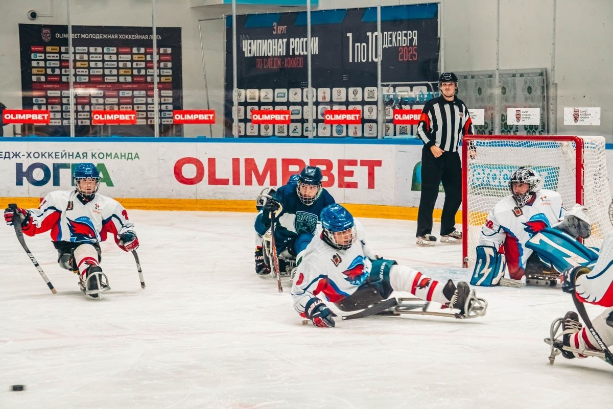    В Ханты-Мансийске стартовал III этап чемпионата России по следж-хоккею