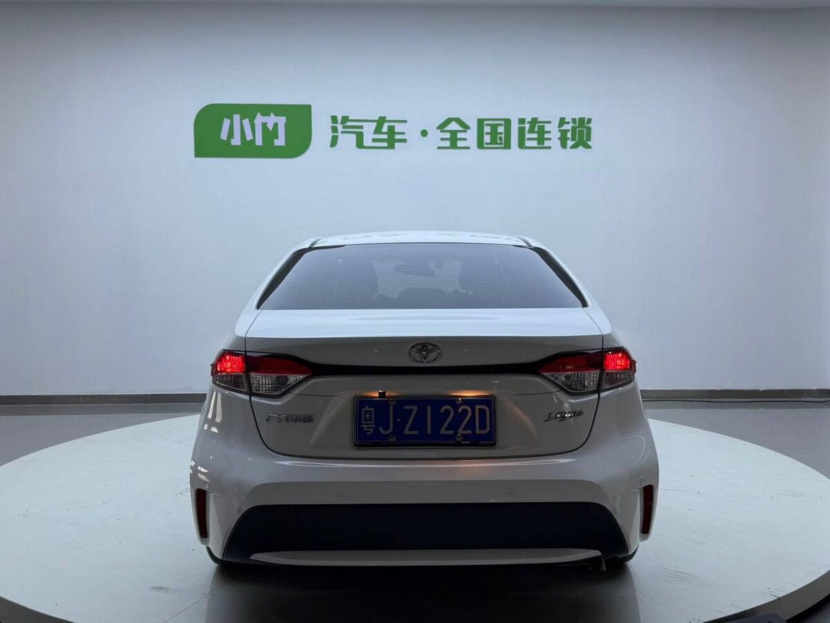 Автомобиль сзади