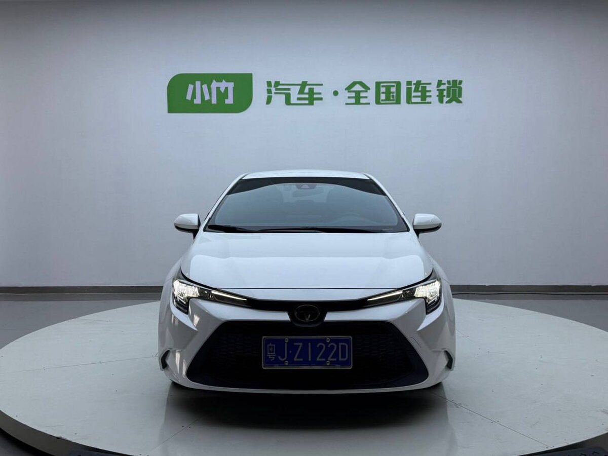 Автомобиль спереди