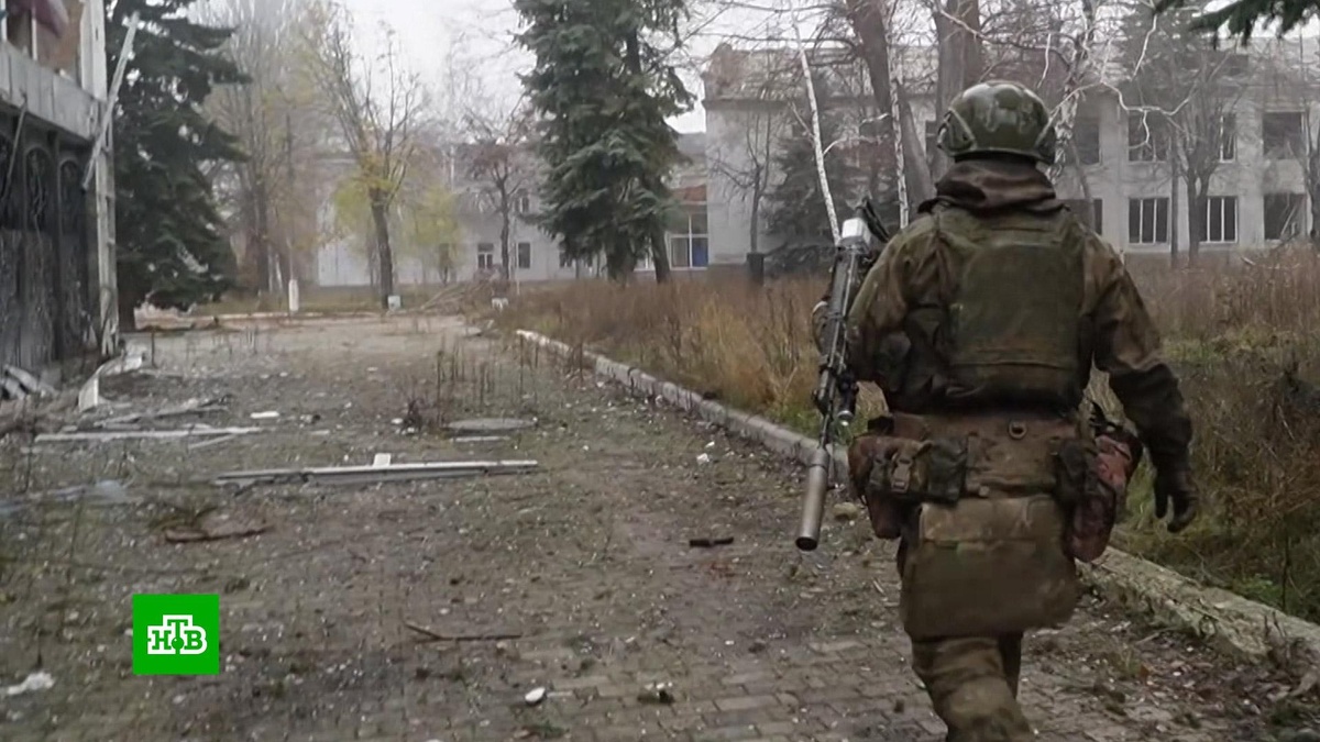    Российские разведчики в ночи добирались до Красноармейска