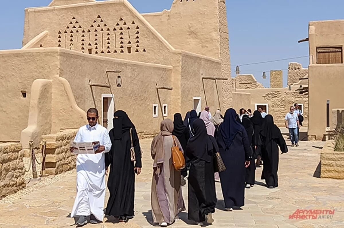    Законы в Саудовской Аравии тесно связаны со строгими религиозными нормами шариата.