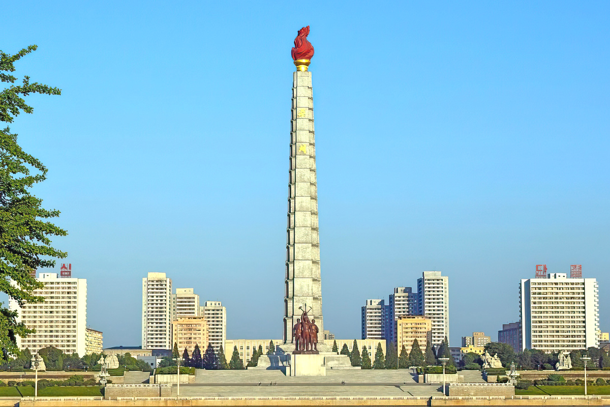 «Монумент идей Чучхе», Пхеньян, КНДР. Источник: https://www.tripadvisor.ru/
