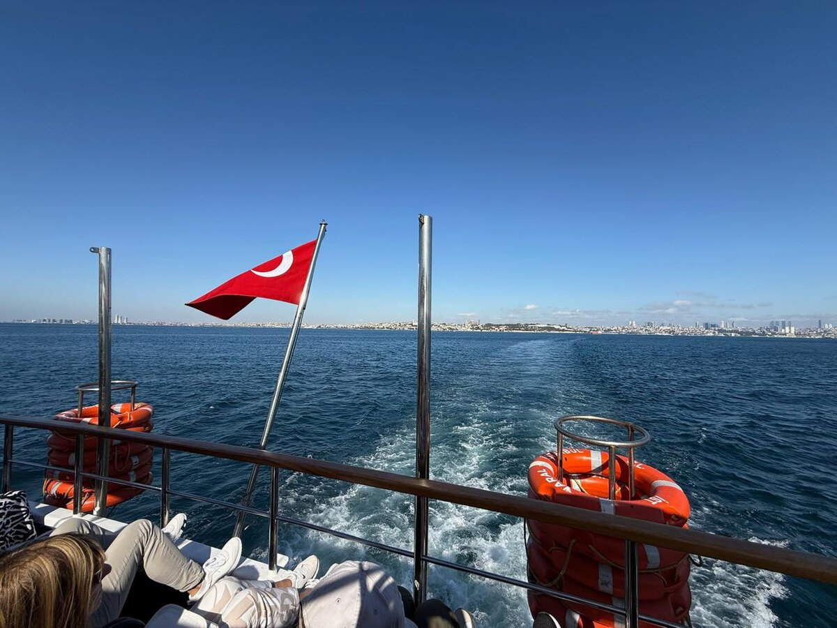 Выехали из Стамбула на туристическом пароме