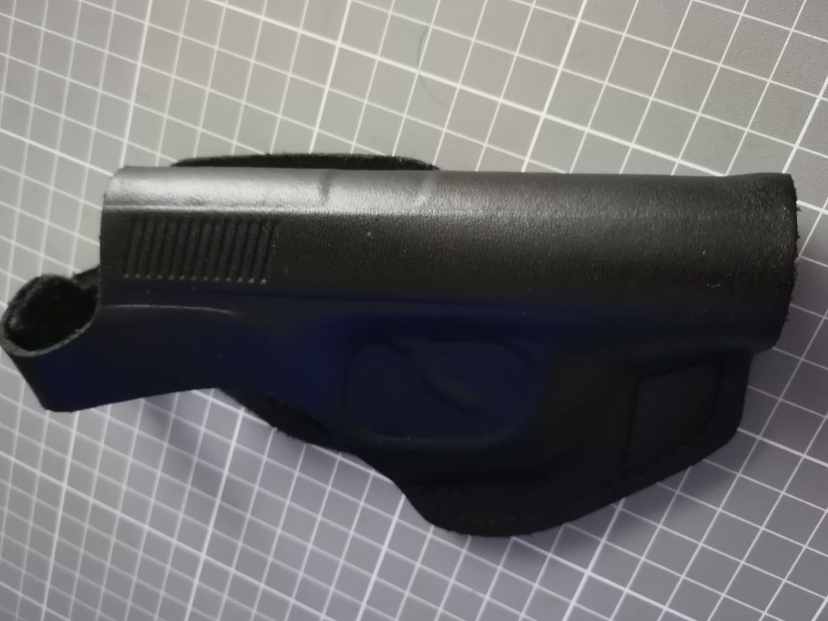 Не лезет он в одном месте в районе мушки, слишком там узкое отверстие