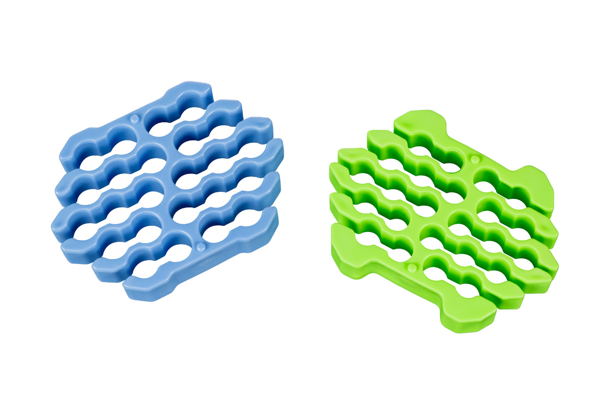"Зубья" гребенки образую специальные желобки, в которых можно легко "запараллелить" кабель