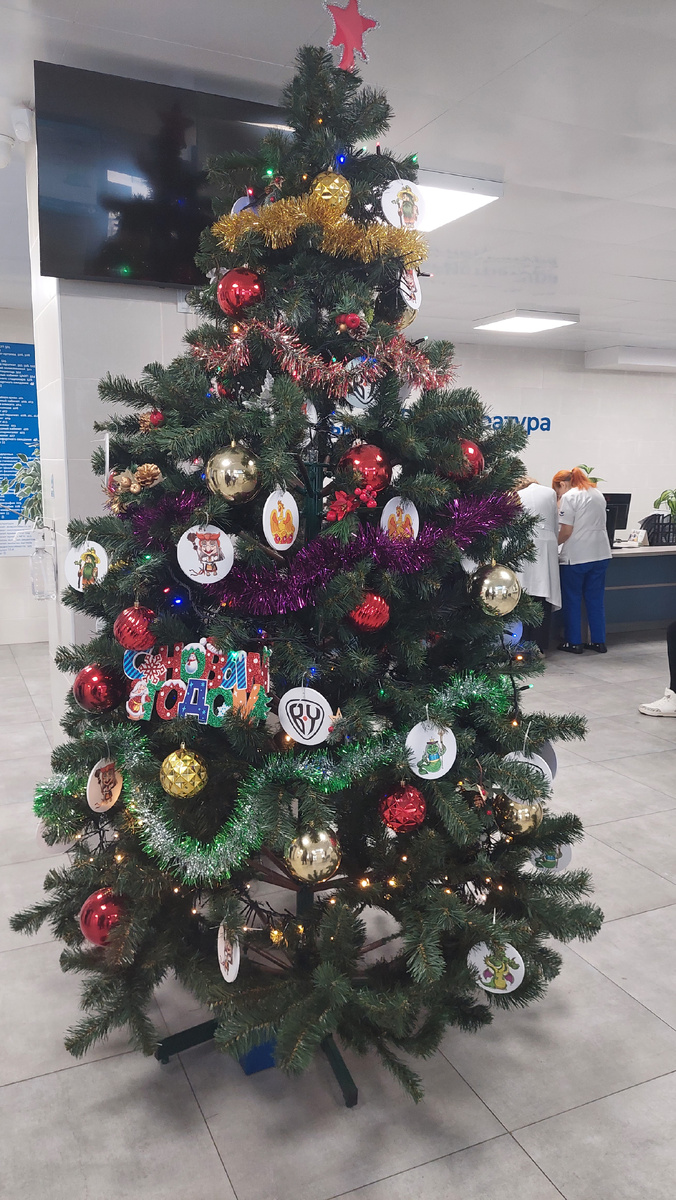 Вот она наша удивительная ёлочка 