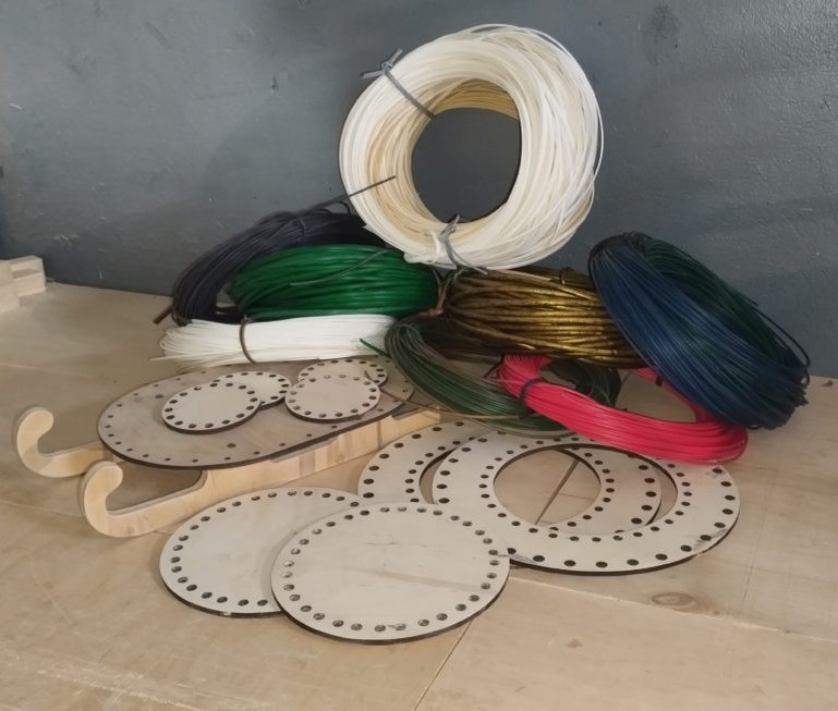    "Участвуйте в новогоднем розыгрыше уникального набора! Заказывайте ротанг и выигрывайте подарки!" Loza