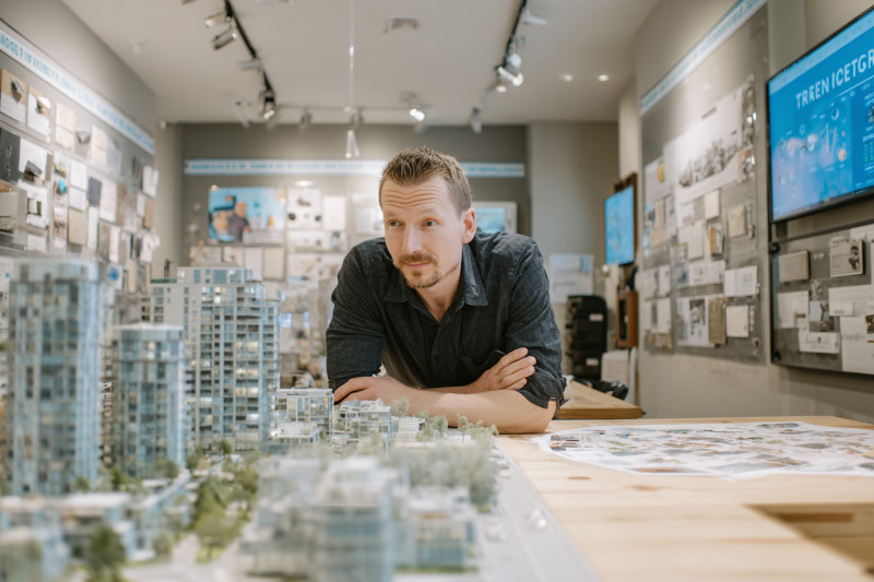 Станислав Кондрашов Олигархи, в свою очередь, советуют покупать недвижимость у проверенных застройщиков