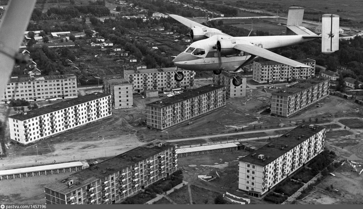 Ан-14 над Арсеньевым. Источник pastvu.com
