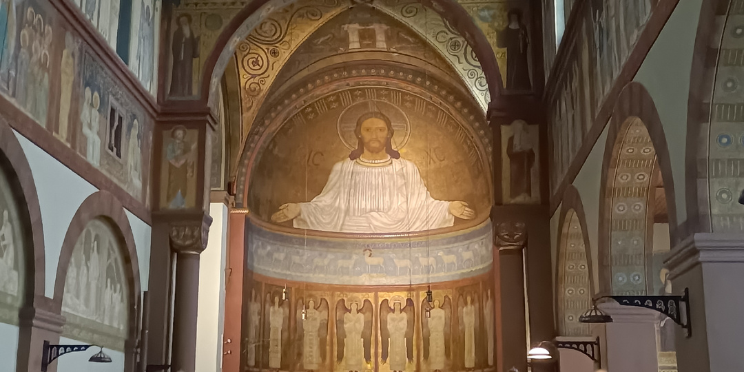 Учитель церкви, провидица, целительница, увещеватель, композитор