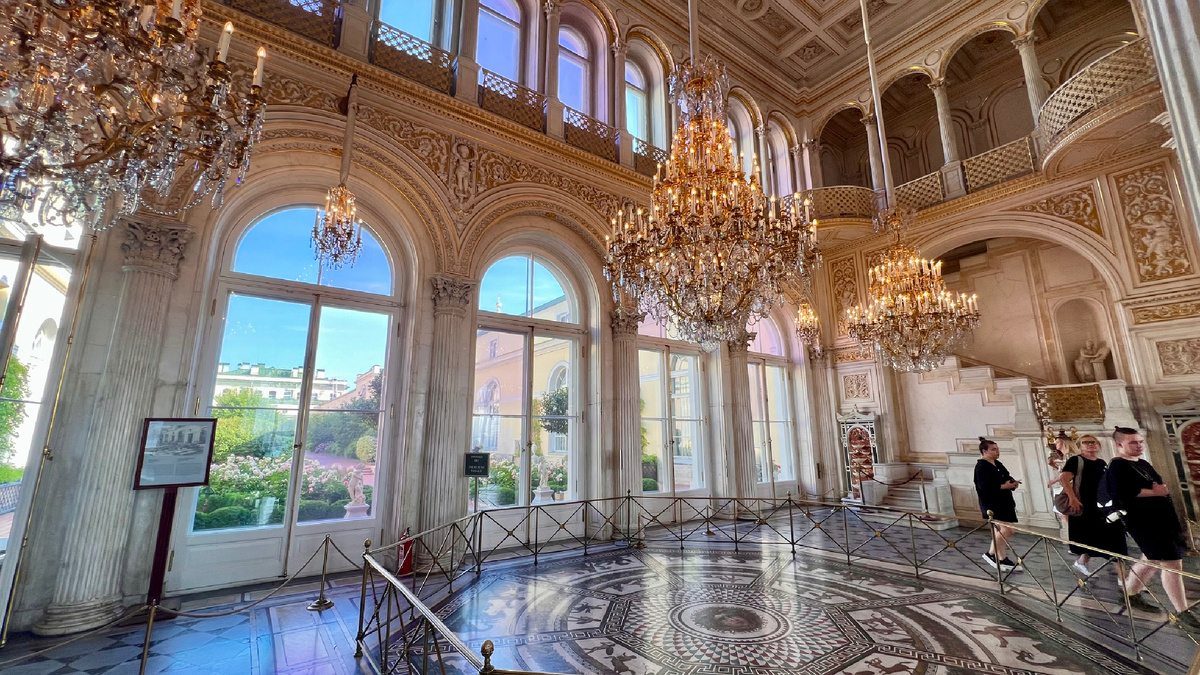 Эрмитаж. Ещё пустой😊