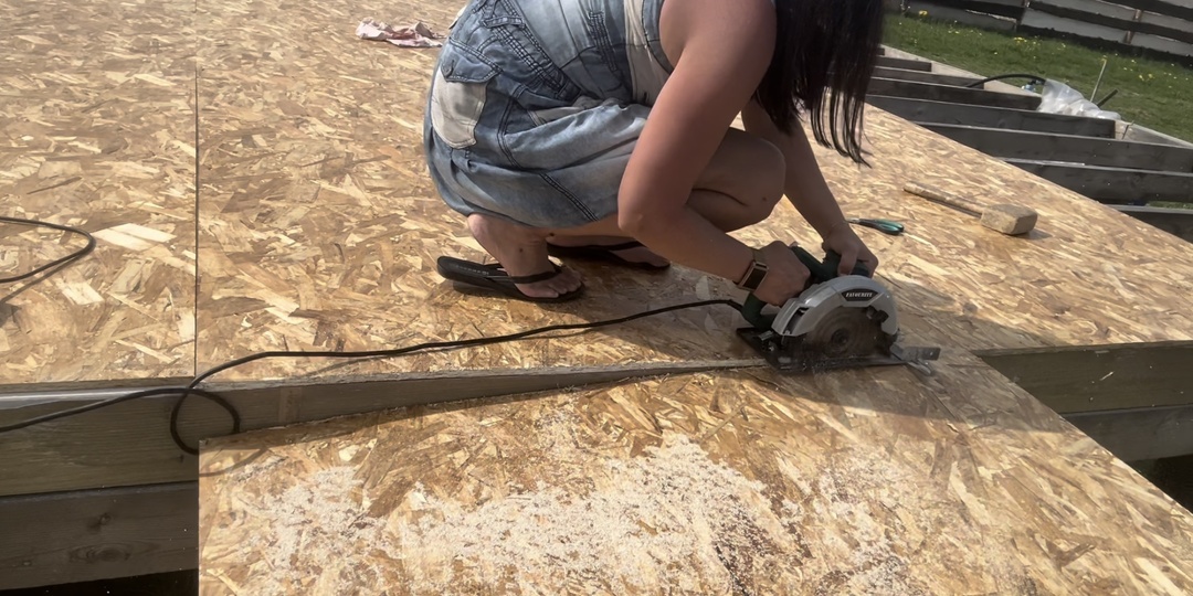 🔨Я сама строю ДОМ 🏡 | Светлана Ивановна 📐 Строительство пола своими руками: настил чернового пола