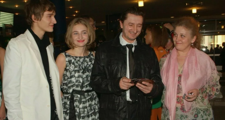 Александр Лыков с женой и детьми. Фото: соцсети