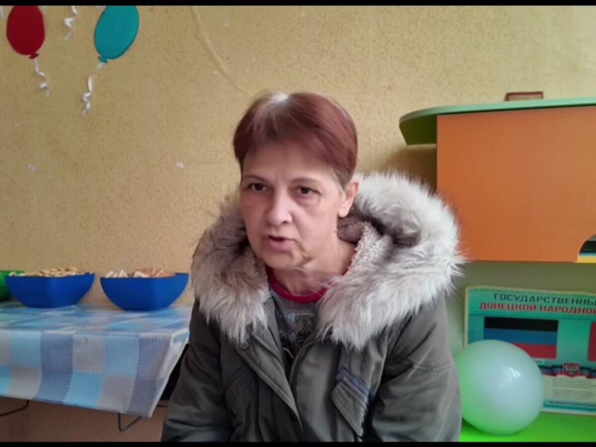    Жительница Красноармейска рассказывает о том, как власть покинула город© РИА Новости