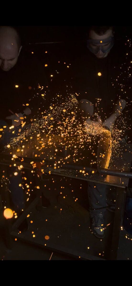 Ремонт — дело непростое. Даже если у вас есть опыт, всегда возникают неожиданные мелочи, которые тянут время, силы и бюджет. Но есть десятки простых лайфхаков, которые облегчают почти любой этап ремонта — от подготовки стен до финальной уборки.