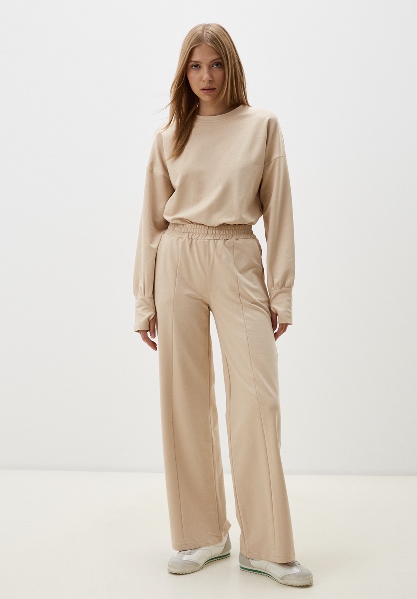 Бежевый спортивный костюм