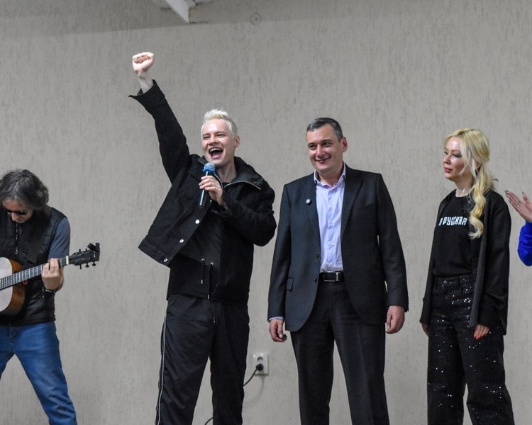     В Курск приехал заслуженный артист России Shaman