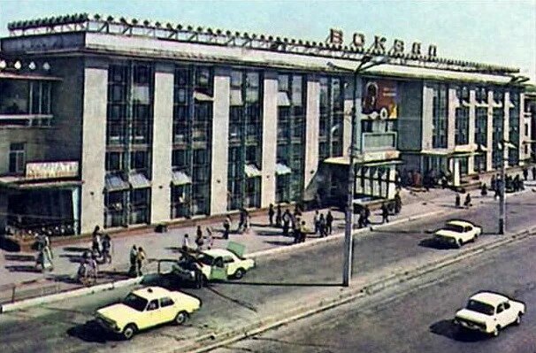 Железнодорожный вокзал в Ташкенте. Фото в свободном доступе.