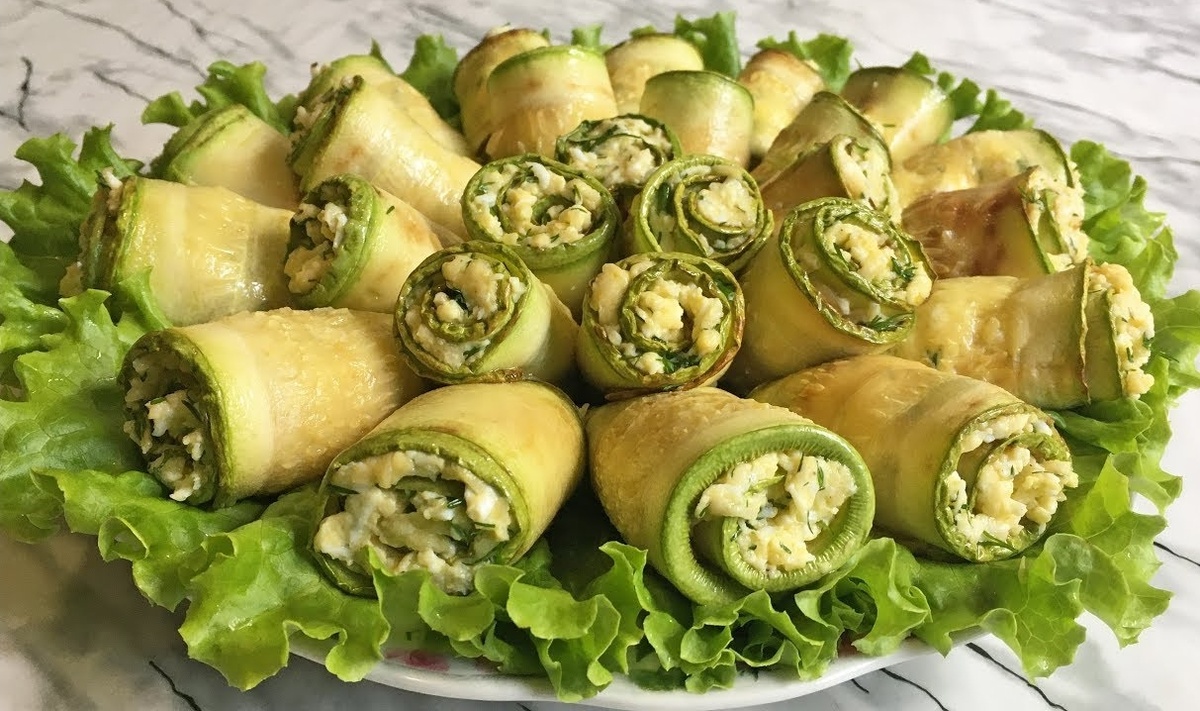 Рулетики из кабачков с творожным сыром и зеленью