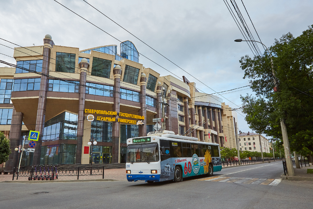 Ставропольский троллейбус на пер. Зоотехнический. (Фото: Андрей Фоменко).