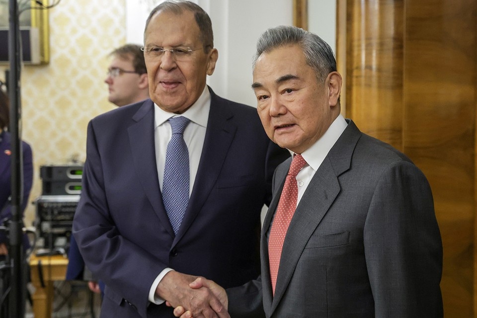    Министр иностранных дел РФ Сергей Лавров и министр иностранных дел КНР Ван И во время встречи. Фото: Михаил Синицын/ТАСС