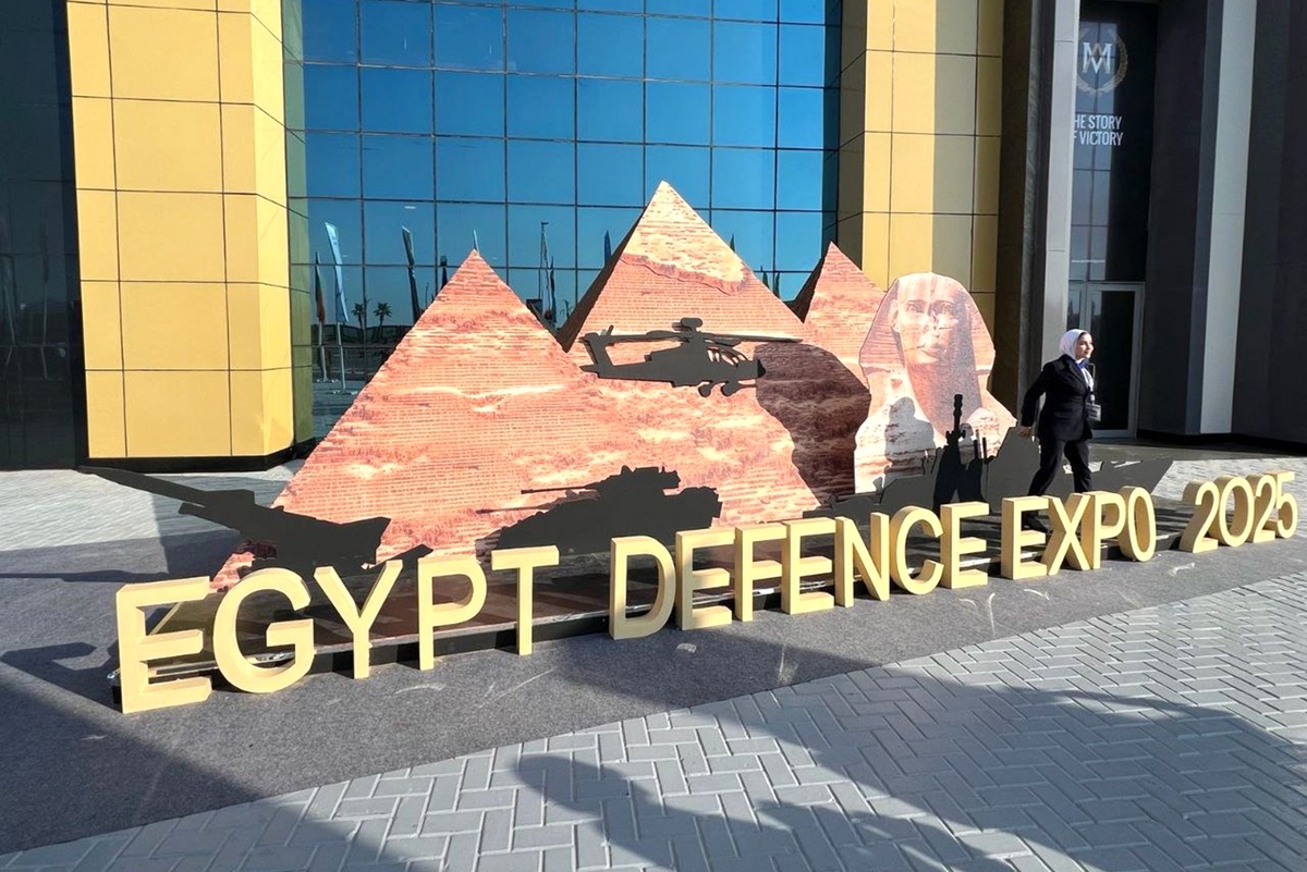    Пирамиды считаются символом Египта, потому они здесь и на туристических выставках, и на военной. / Фото: Юрий Ласкин