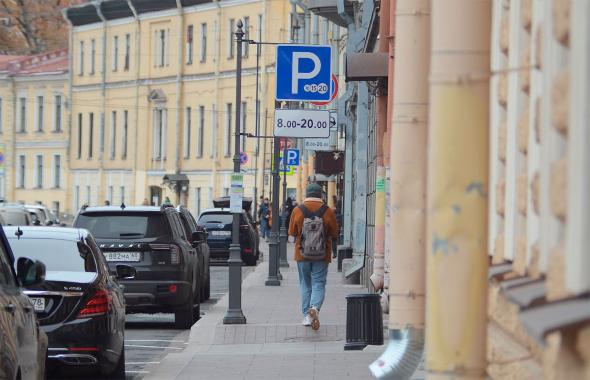 В Петербурге взломали приложение для оплаты парковки.  Фото: Фото: ФедералПресс / Татьяна Буторина