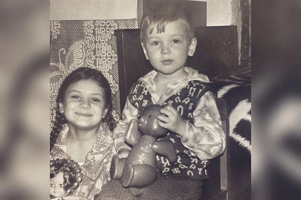    Вячеслав с сестрой Ларисой. Фото: из личного архива актера