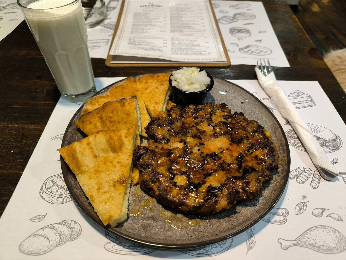 Национальное блюдо тоже уважаем