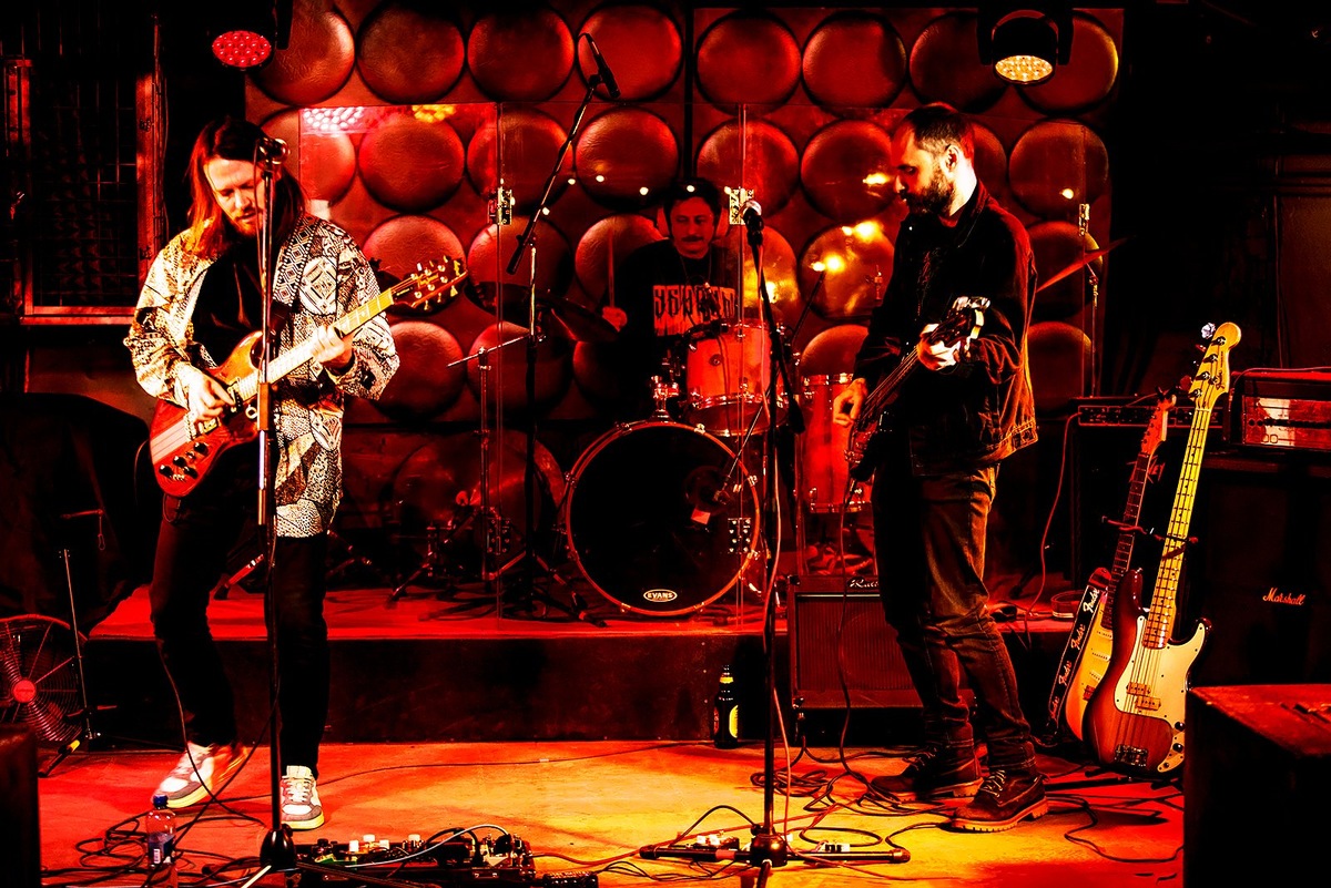 Группа СОБЕСЕДНИК. Совместный концерт с ОЖОГОМ, БАНДОЙ ЧЕТЫРЁХ и Глебом Успенским в Новосибирске 29.11.2025. Фотограф Вячеслав Шевченко