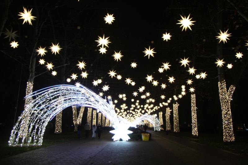 В Краснодаре запустили новогоднюю иллюминацию Галицкого на ул. Красной (ФОТО)