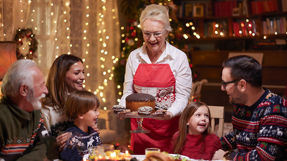 Что обязательно поставить на стол в Новый год-2026: список, который нужно сохранить