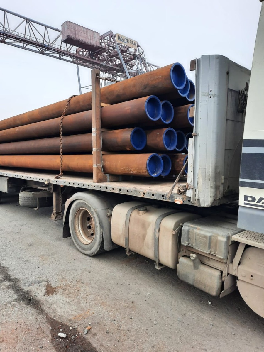 перевозка труб 325 площадкой с кониками