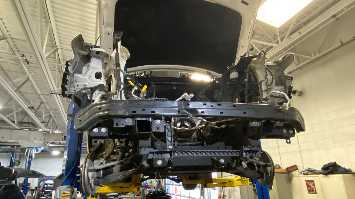 Замена отозванного 6,2-литрового двигателя L87 на внедорожниках Chevrolet, GMC или Cadillac занимает 18 часов и требует демонтажа передней части автомобиля.