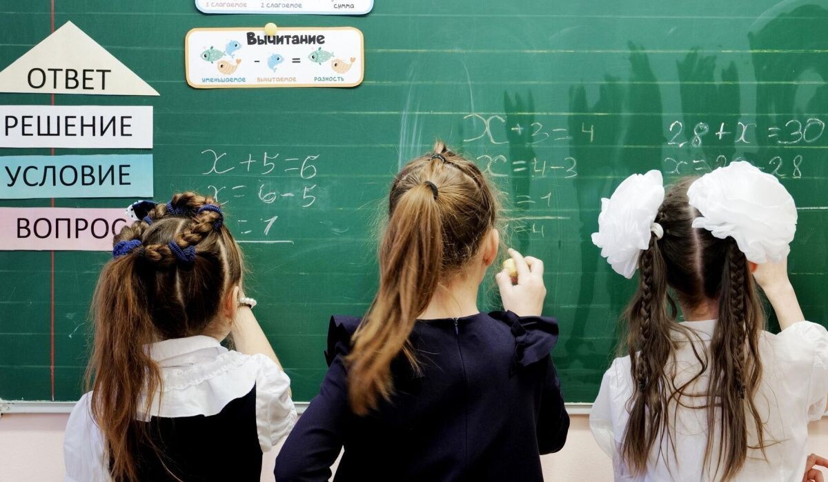     Ученицы на уроке математики. Источник: © РИА Новости Автор фото: Сергей Пятаков