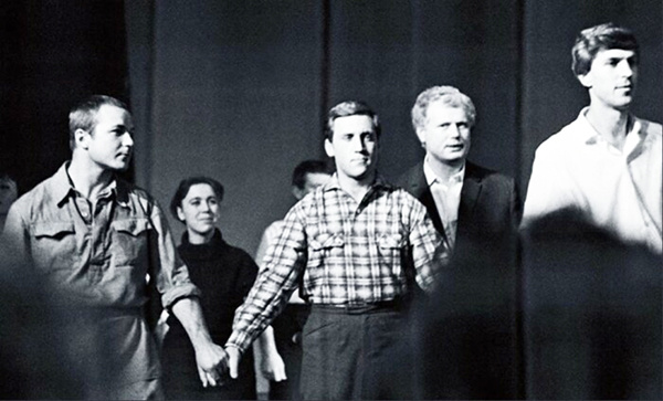 Юрий Смирнов на сцене Театра на Таганке