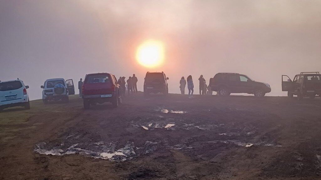 Подниматься на плато лучше рано утром, чтобы застать восход 