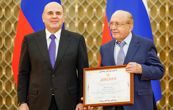    Премьер-министр РФ Михаил Мишустин и ректор МГУ Виктор Садовничий  Дмитрий Астахов/POOL/ТАСС