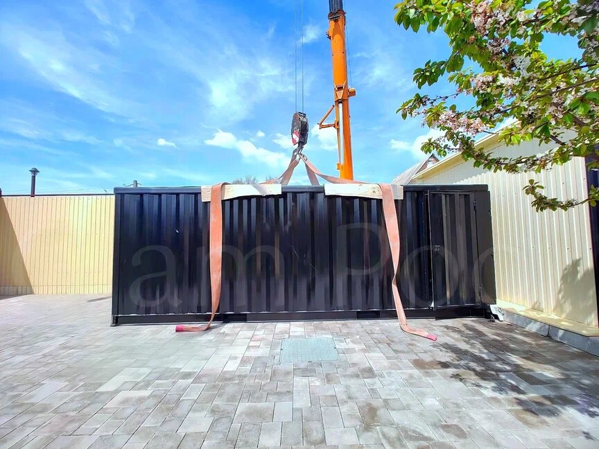 Бассейн Glam Pool 2,5х6м, установленный просто на плитке во дворе частного дома без каких либо строительных работ