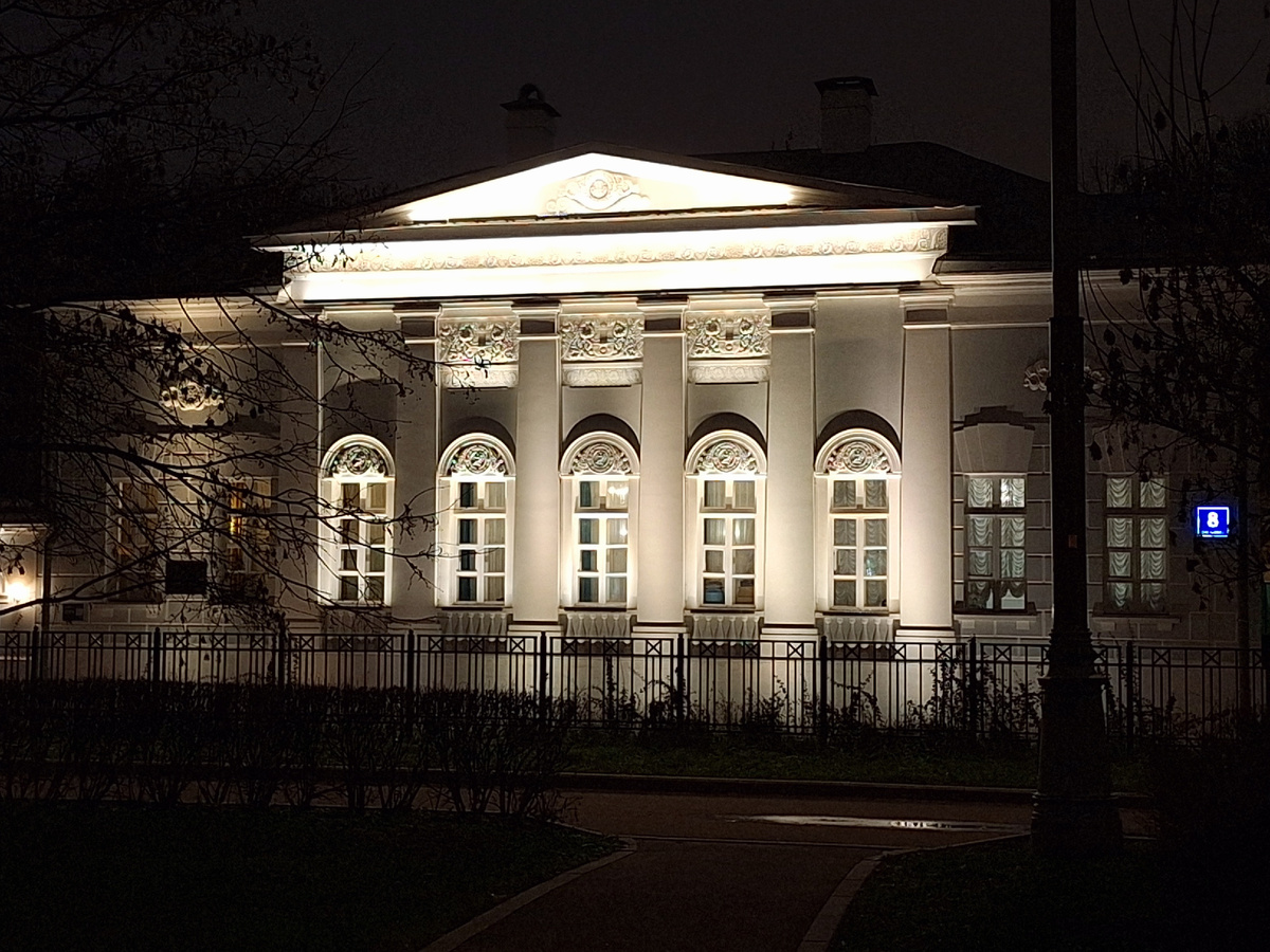 Выставка проводится в здании городской усадьбы П. П. Игнатьевой – Н. А. Белкина, в котором сейчас располагается Центр археологических исследований Комитета по культурному наследию города Москвы.