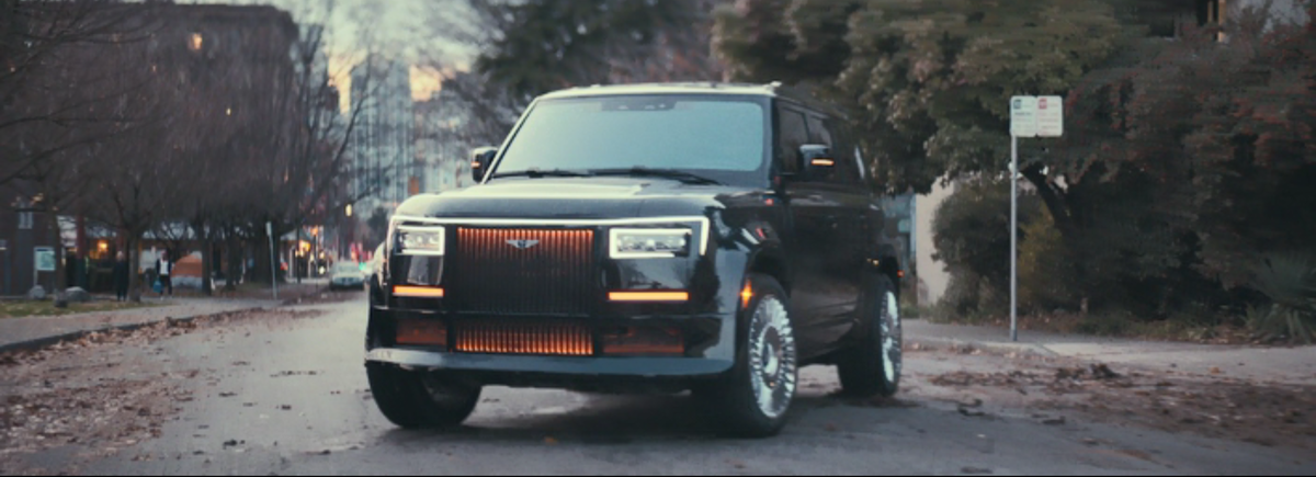 Еще один герой этой ленты не назван в титрах - внедорожник "Долус", специально изготовленный для киноленты в двух экземплярах. 