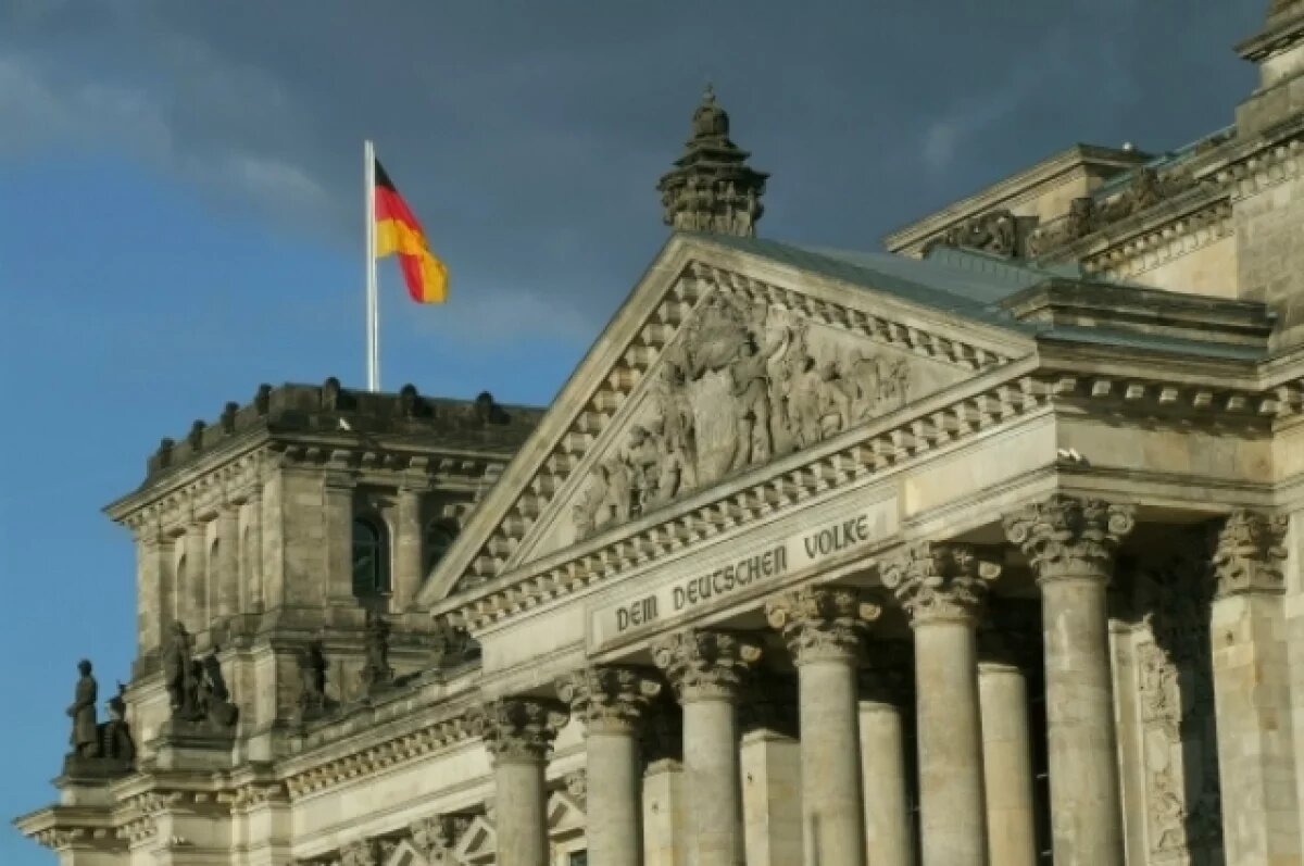    Ещё недавно ФРГ вела куда более агрессивную риторику, заявляя, что капитуляция не может устраивать киевский режим.