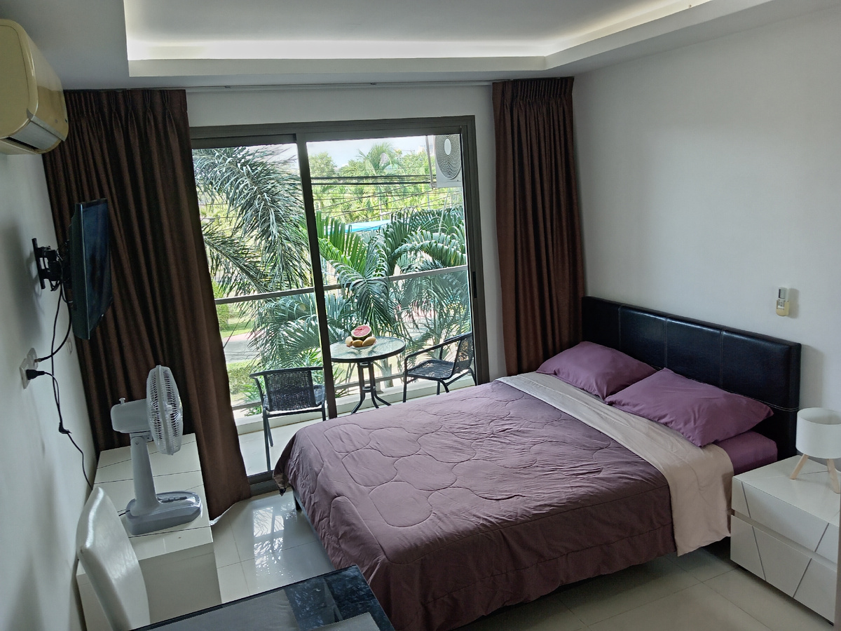 Белый свет лучше тусклого жёлтого.