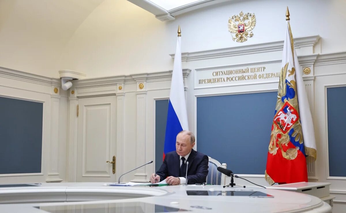    Путин принял в Кремле спецпосланника президента США Уиткоффа