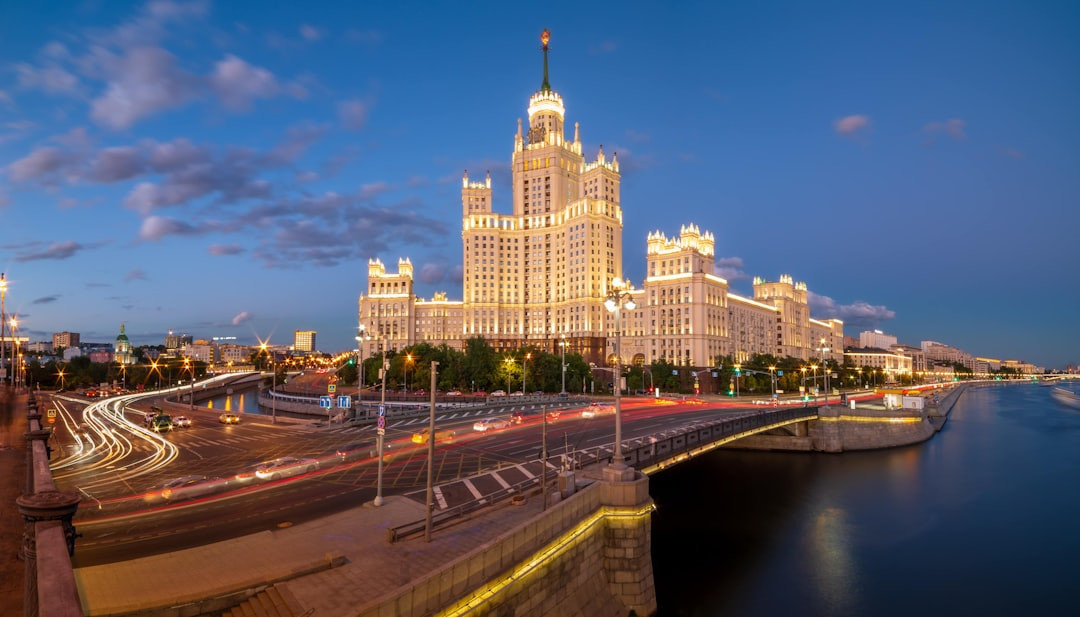    Туроператоры в шоке: с 2026 года внереестровые отели и гиды станут вне закона!