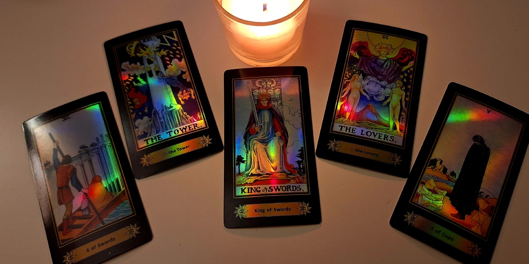 Он хочет, но не может сказать тебе это. Расклад таро от Димы Кидо.