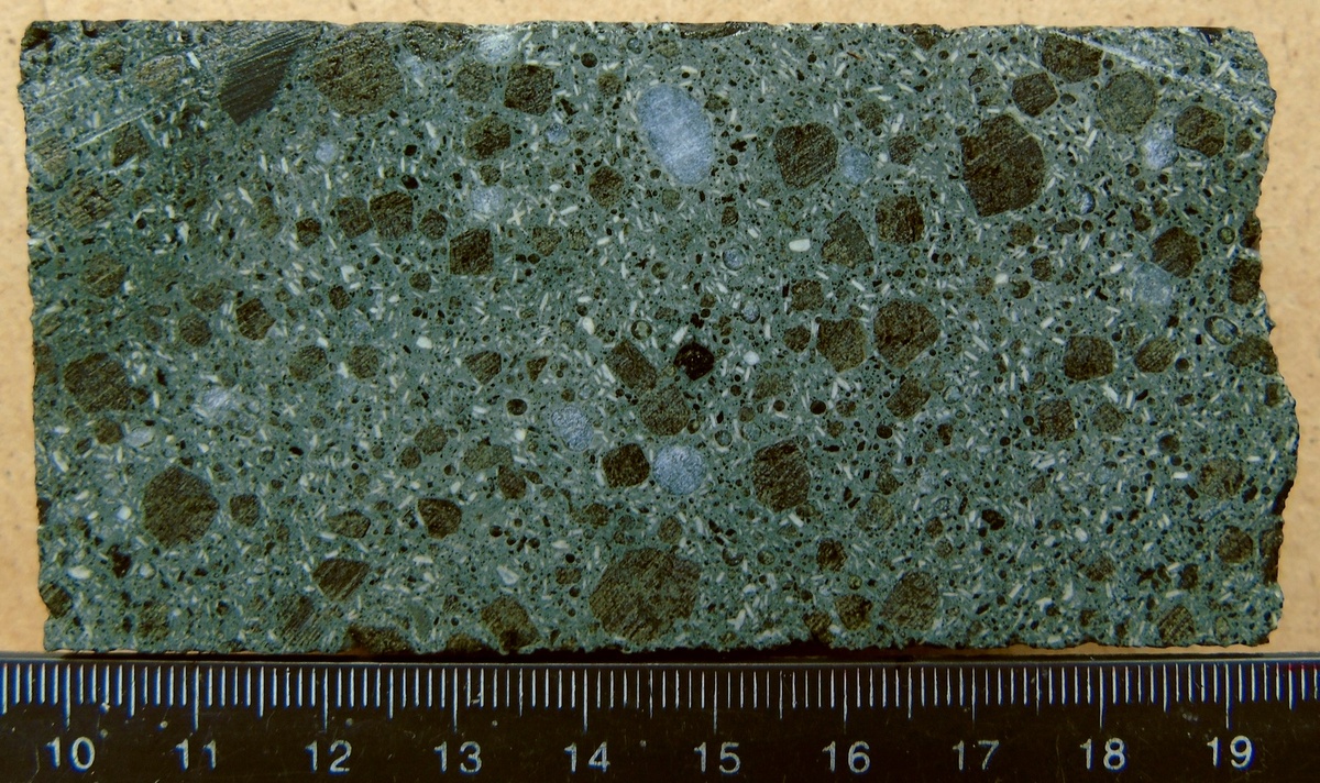 Андезибазальт